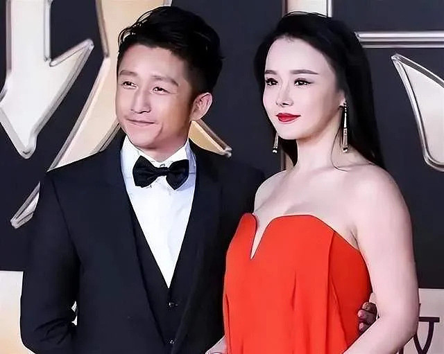 冉莹颖参加校园亲子活动,穿性感短裙引争议(组图) - 4