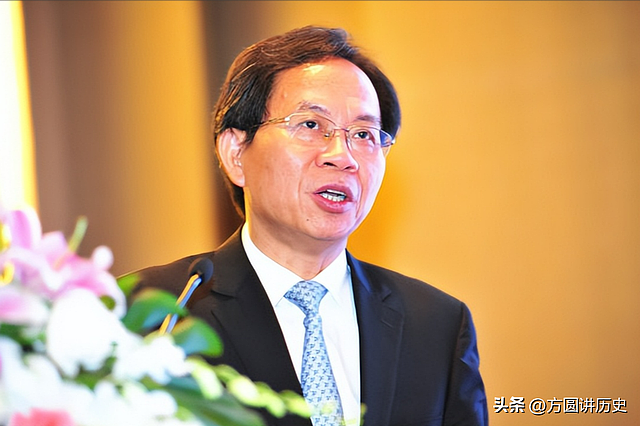 他曾因受贿、重婚罪入狱一年，出狱后洗心革面，如今名利双收 - 3