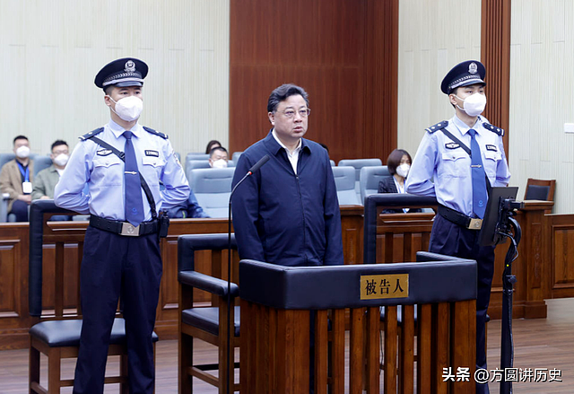 警界“第一大虎”,49岁成副部长,受贿6亿,受审时还嬉皮笑脸 - 7