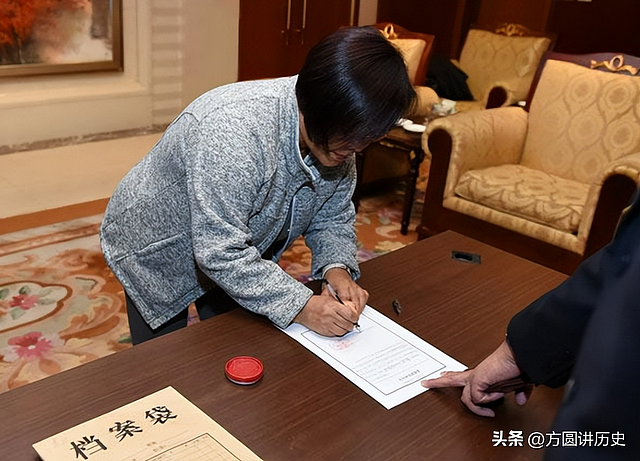 河南女贪与丈夫敛财1900万，潜逃国外13年，被捕哭诉：终于能回家 - 2