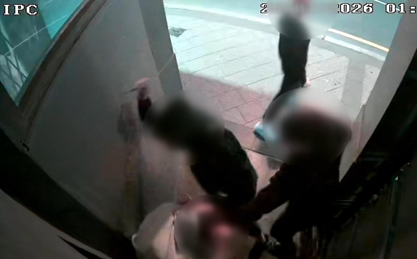 澳洲闹市街头发生恶性捅人案，17岁少年身中多刀送医 - 4