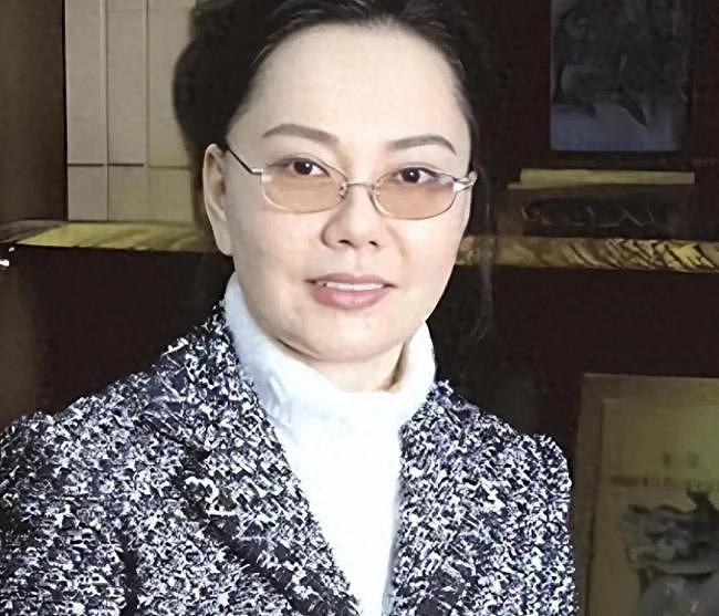 8年狂敛14亿!从江苏打工妹到金融才女,结局大快人心(组图) - 1