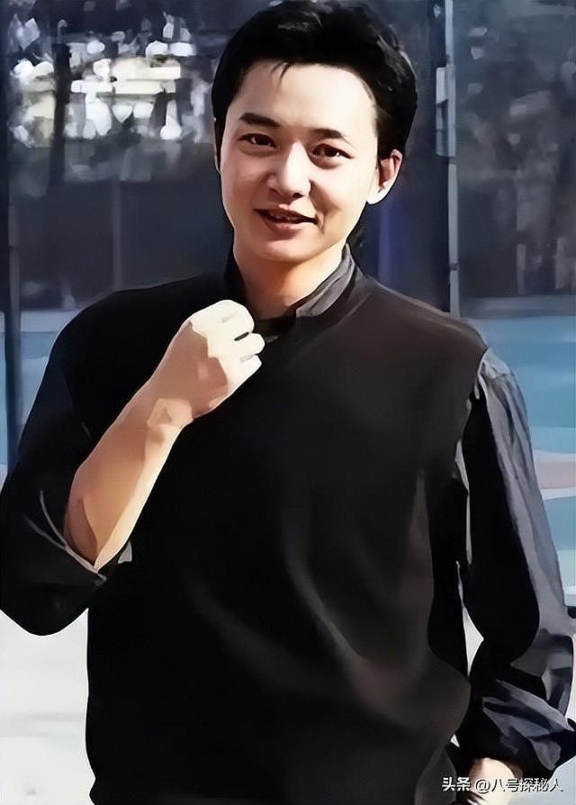 因太帅被“封杀”，太穷被老婆离婚，如今56岁重新翻红成叔圈顶流 - 3