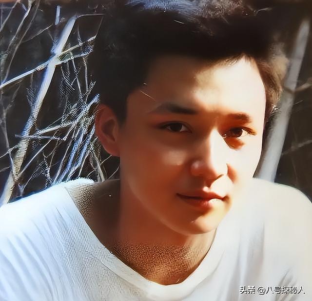 因太帅被“封杀”，太穷被老婆离婚，如今56岁重新翻红成叔圈顶流 - 7