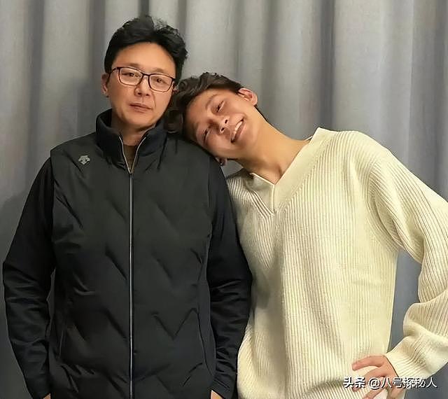 因太帅被“封杀”，太穷被老婆离婚，如今56岁重新翻红成叔圈顶流 - 24