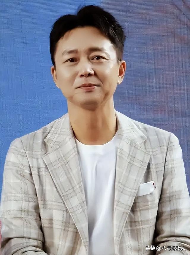 因太帅被“封杀”，太穷被老婆离婚，如今56岁重新翻红成叔圈顶流 - 27