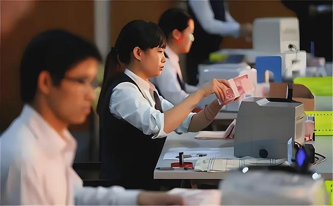 中国又一金饭碗走下神坛!曾经争抢加入银行的年轻人,如今开始排队辞职(组图) - 6