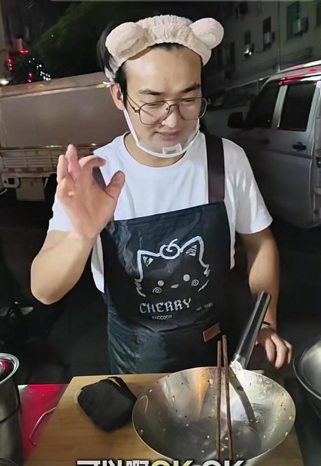 “霸总”摆摊卖菜，群演改卖凉皮，“家主”回家带孙子……AI冲击下，短剧演员掀起改行潮 - 4