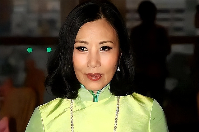 谢婷婷最大靠山曝光了，不是狄波拉也不是谢霆锋，竟是一个圈外人 - 20