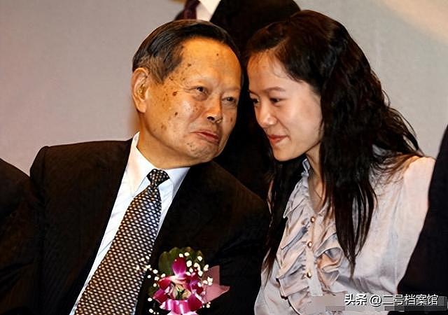 丧夫9个月后，好友公开晒照，翁帆变化真大，估计和你想的不一样 - 1