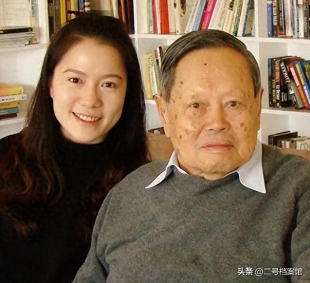 丧夫9个月后，好友公开晒照，翁帆变化真大，估计和你想的不一样 - 2