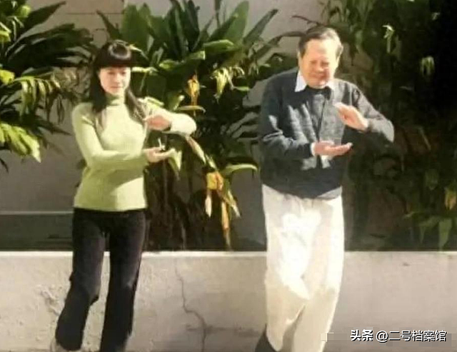 丧夫9个月后，好友公开晒照，翁帆变化真大，估计和你想的不一样 - 5