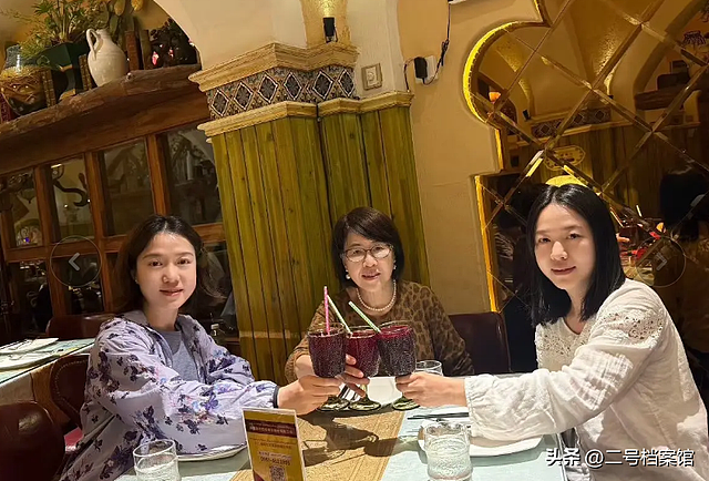 丧夫9个月后，好友公开晒照，翁帆变化真大，估计和你想的不一样 - 10