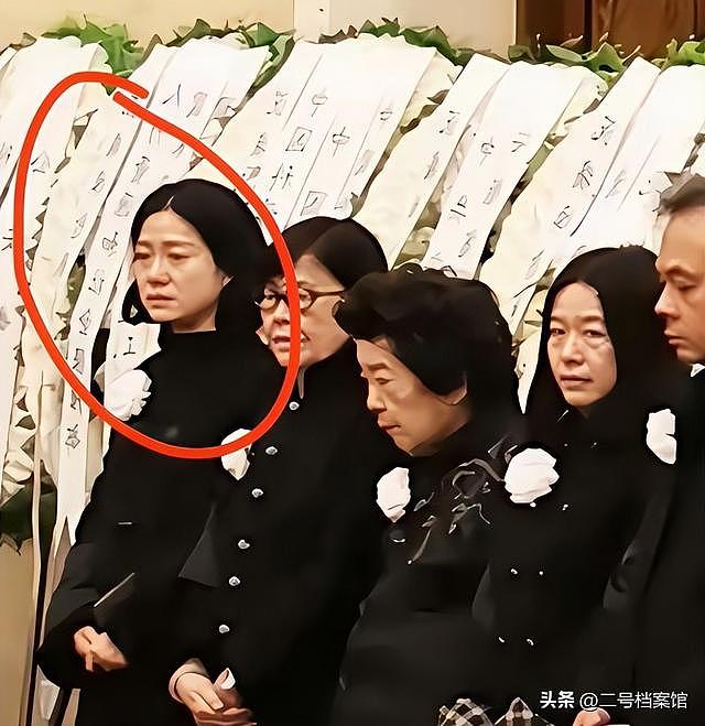 丧夫9个月后，好友公开晒照，翁帆变化真大，估计和你想的不一样 - 12