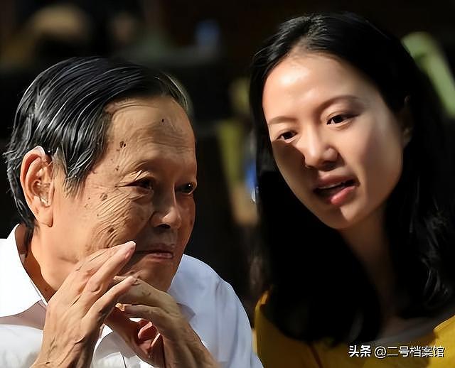 丧夫9个月后，好友公开晒照，翁帆变化真大，估计和你想的不一样 - 16