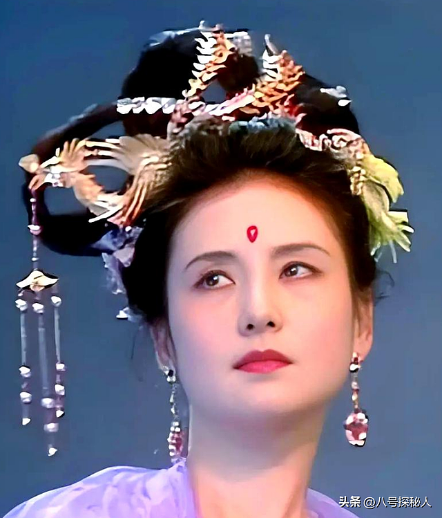 她一生只拍一部戏，冯小刚为她痴迷几十年，如今身价过亿捐百校！ - 7