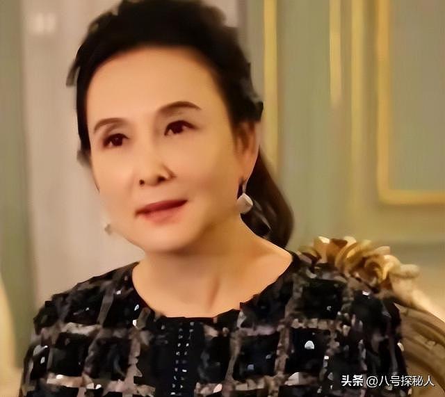 她一生只拍一部戏，冯小刚为她痴迷几十年，如今身价过亿捐百校！ - 9