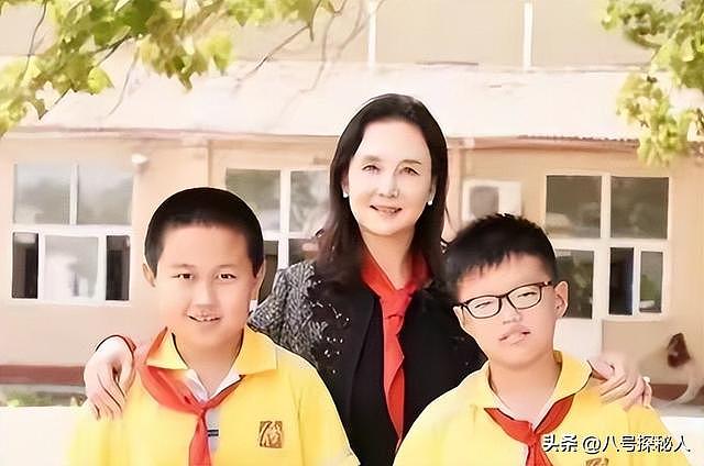 她一生只拍一部戏，冯小刚为她痴迷几十年，如今身价过亿捐百校！ - 10