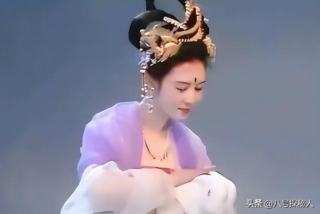 她一生只拍一部戏，冯小刚为她痴迷几十年，如今身价过亿捐百校！ - 11