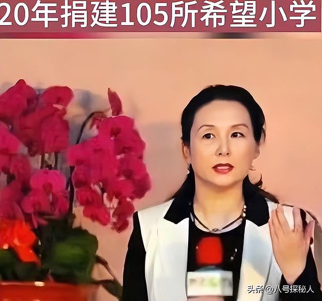 她一生只拍一部戏，冯小刚为她痴迷几十年，如今身价过亿捐百校！ - 20