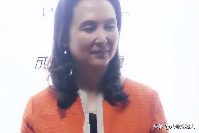 她一生只拍一部戏，冯小刚为她痴迷几十年，如今身价过亿捐百校！ - 21