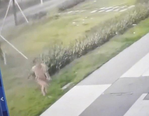 台风云霞太猛！深圳女童连人带床遭怪风扯出室外，监控拍下惊险瞬间（视频/组图） - 4