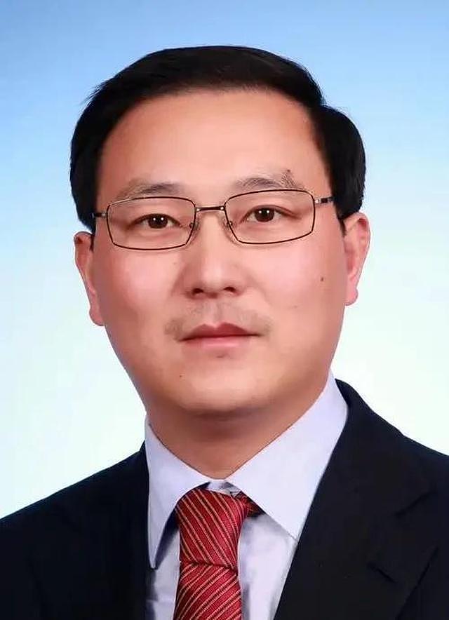 密春雷再传噩耗!欠钱只是冰山一角,老婆董卿也救不了他 - 4