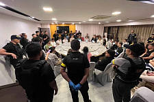 泰警突袭饭店破获中国灰色产业，涉赌博毒品性交易