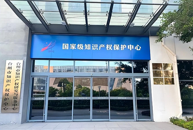 LV秋冬大秀现场:明星集体避嫌跑路、闭门硬撑,起诉架势不降反增 - 11