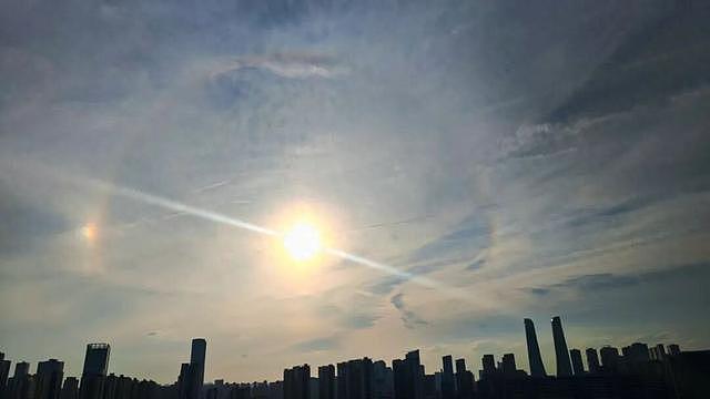 杭州上空惊现“两个太阳”；天文专家：两种奇观同现，很罕见（组图） - 1