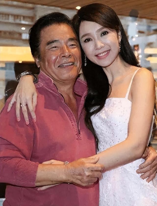 “6个老婆”同住一屋，每人每月7万零花钱，71岁又娶第7房小娇妻（组图） - 18