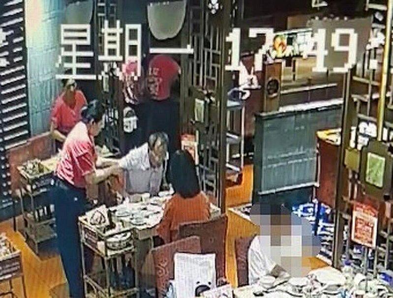 男子吃饭“肚子突变大”，店员一举动抢回一条命（组图） - 1