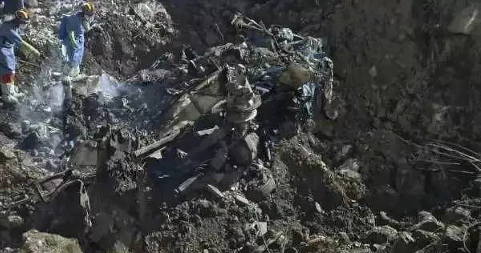 重庆山崩寻获失联中巴与人体组织，50人恐凶多吉少 - 1