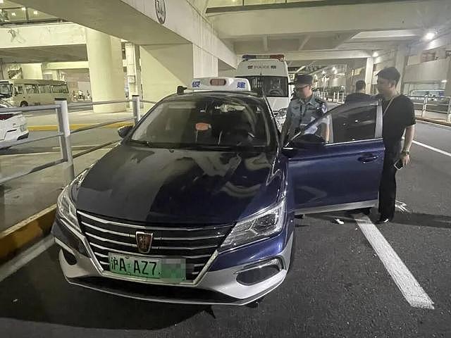 知名博主在上海浦东机场打出租车，凌晨被抛在路边，网约车司机直言：“都是套路，我见过好多了”；最新消息：涉事出租车司机已被拘留 - 7