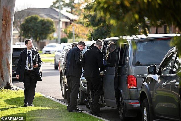 澳亚裔少年深夜遭车撞飞，再被狂捅30刀身亡！涉案少年庭上辩称：自己只是鲁莽（组图） - 3