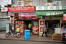 澳洲一地拟强制使用英文招牌，超7成居民使用非英语