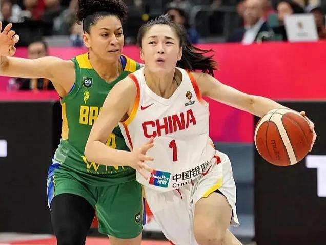 演不下去了！中国女篮狂输美国不到24小时，炸出一堆牛蛇鬼神，姚明15年前那句话，如今字字见血！宫鲁鸣被骂惨了 - 4