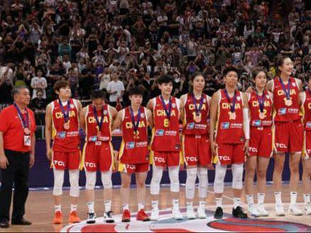 演不下去了！中国女篮狂输美国不到24小时，炸出一堆牛蛇鬼神，姚明15年前那句话，如今字字见血！宫鲁鸣被骂惨了 - 9