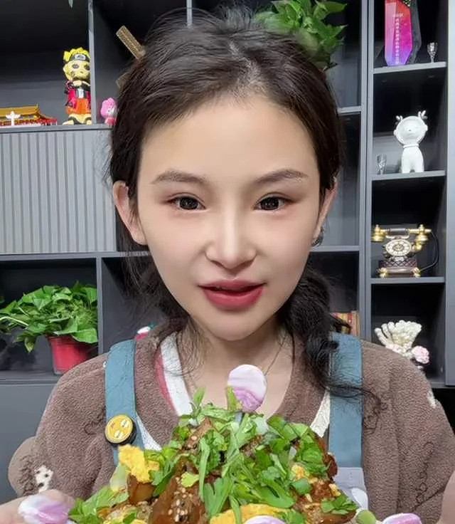 百万吃播网红“莹莹”去世,年仅24岁!知情人曝原因 - 15