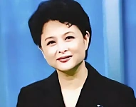 央视退休5个月后，她在美国儿子家中离世，留26字遗言