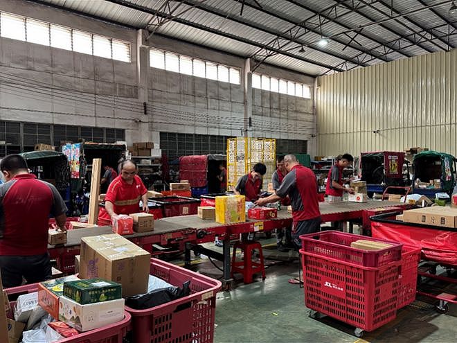 Một người đàn ông ở Quảng Đông đã giúp đỡ một người già bị ngã nhưng sau đó bị kiện đòi bồi thường 920.000 nhân dân tệ! Gia đình người già cho rằng gió, tiếng ồn và sự hoảng sợ là nguyên nhân gây ra cú ngã (ảnh) - 1