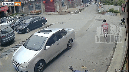 Một người đàn ông ở Quảng Đông đã giúp đỡ một người già bị ngã nhưng sau đó bị kiện đòi bồi thường 920.000 nhân dân tệ! Gia đình người già cho rằng gió, tiếng ồn và sự hoảng sợ là nguyên nhân gây ra cú ngã (ảnh) - 3