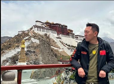 中国男子在乌克兰阵亡,知情人称其遭虐待斩首,家属据称同意安葬当地 - 2