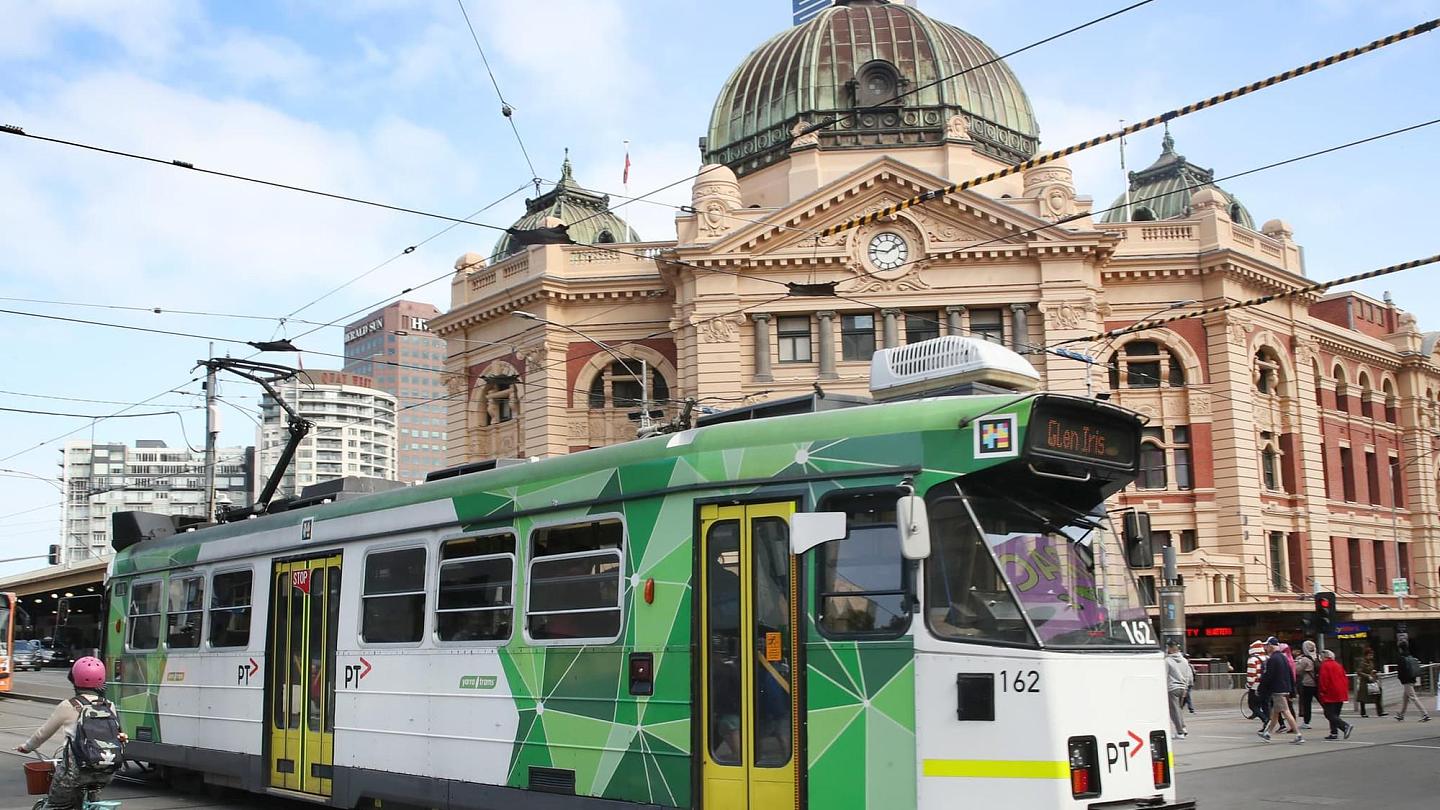 原报道墨尔本Flinders Street Station与电车资料图