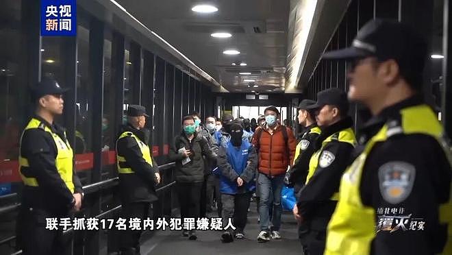 纪录片中的联合执法现场，央视新闻画面