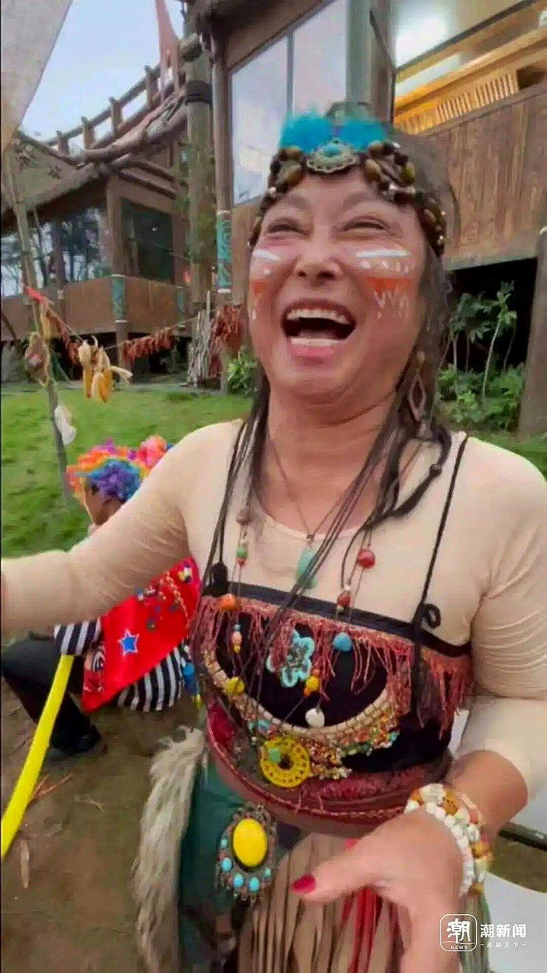 潮新闻公开采访中穿景区NPC服装的徐娟