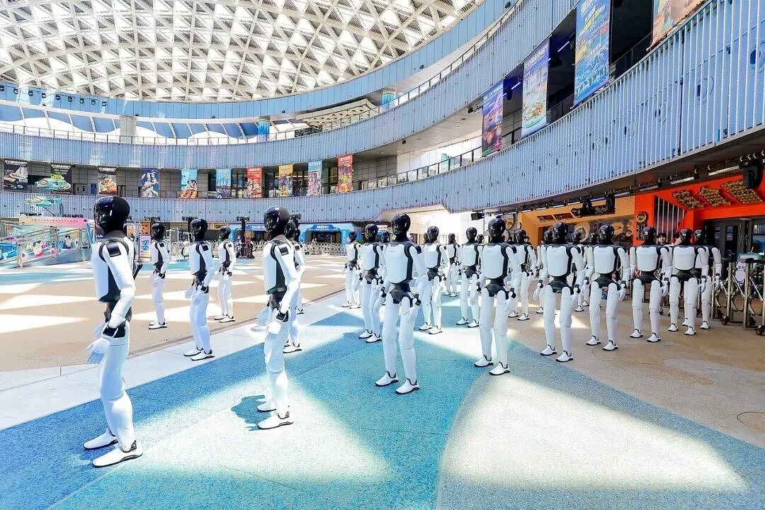 长隆飞船乐园中的机器人展示,原报道现场照片