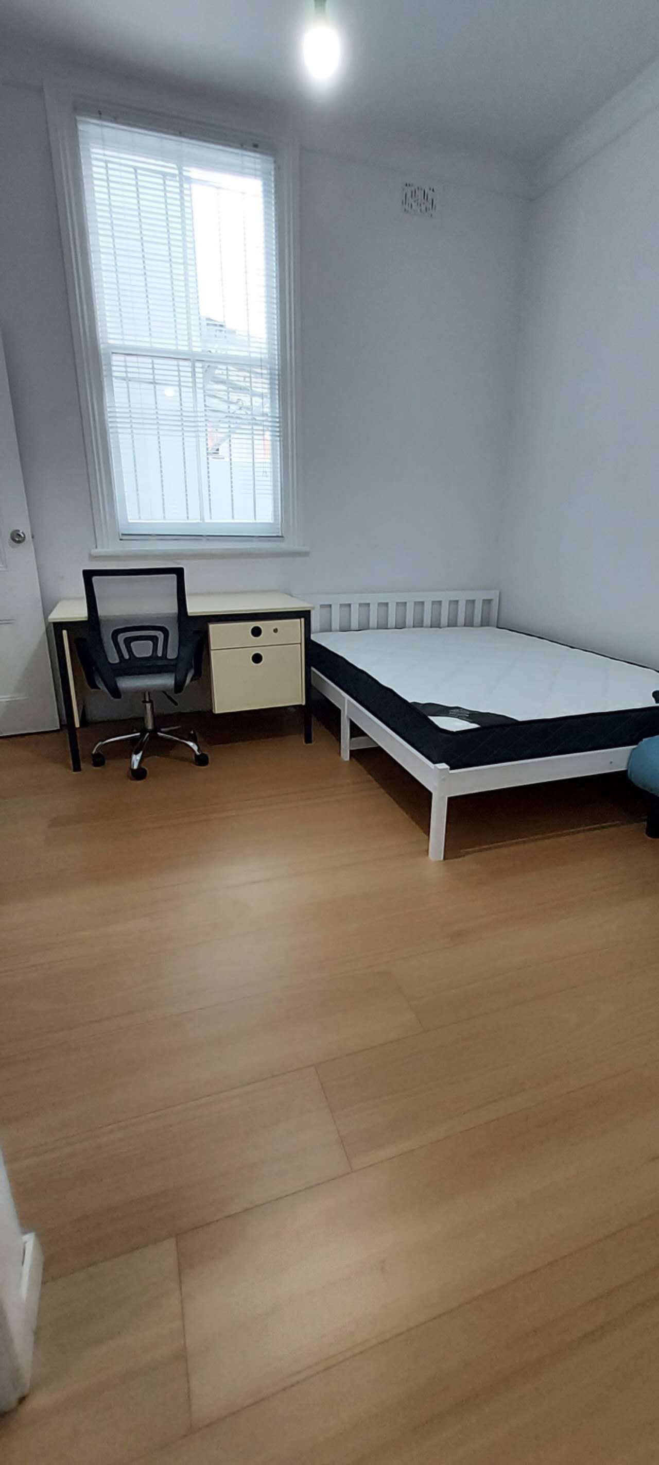 今日墨尔本Newtown 悉大旁2个很新Studios新空调 Newtown 悉大旁2个很新Studios新空调