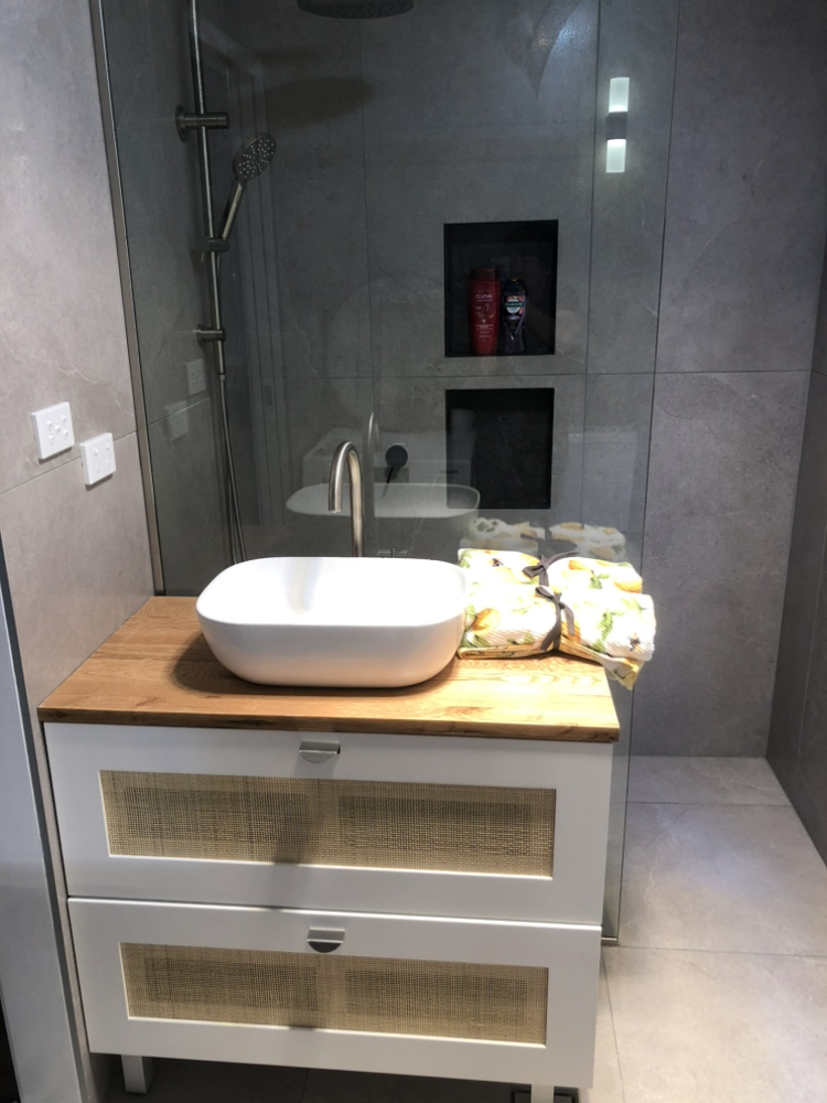 今日卧龙岗Wollongong 急租 Lake Heights精装水景房Share room 水景房 Wollongong 急租 Lake Heights精装水景房Share room 水景房