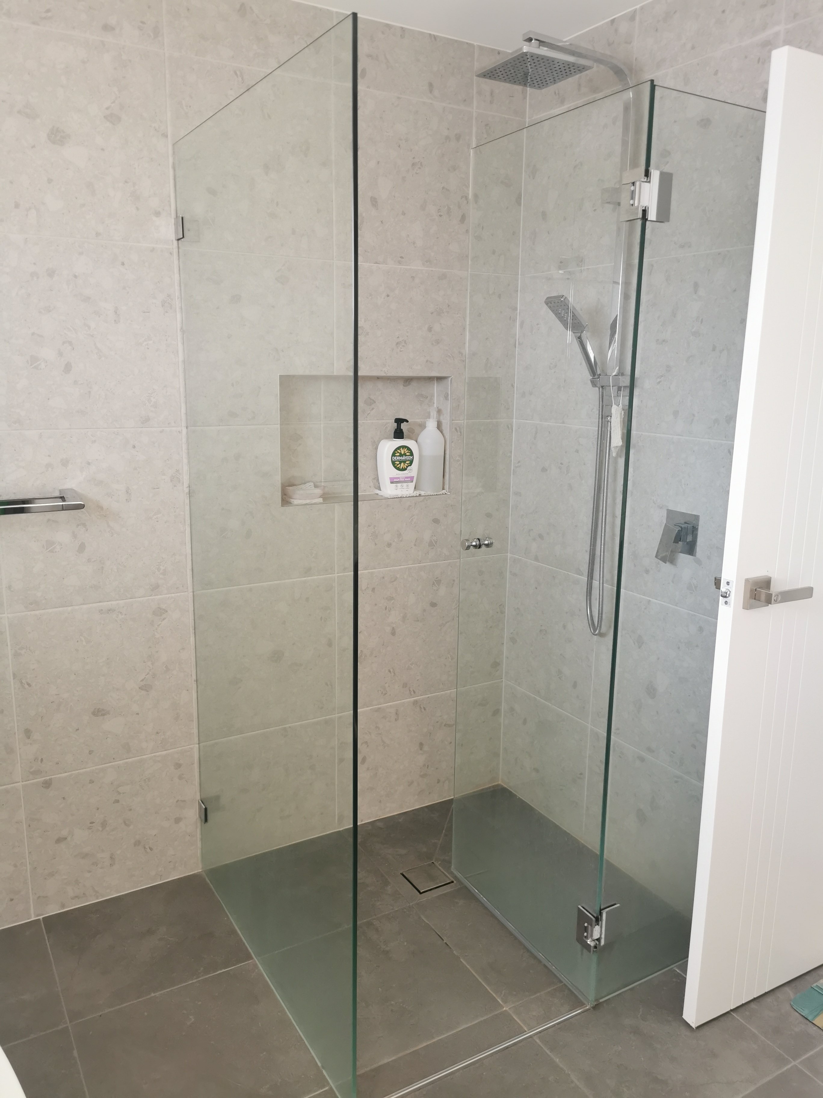 今日悉尼Hurstville 全新双层House 步行十分钟火车站 商场 Hurstville 全新双层House 步行十分钟火车站 商场